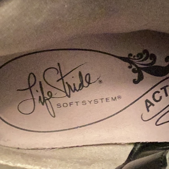 𝅺Life Stride Ankle Booties, Size 9M, Black - Picture 4 of 5